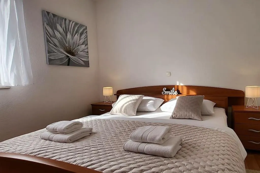 Sun Apartment With Sea View And Shared Pool 斯普利特