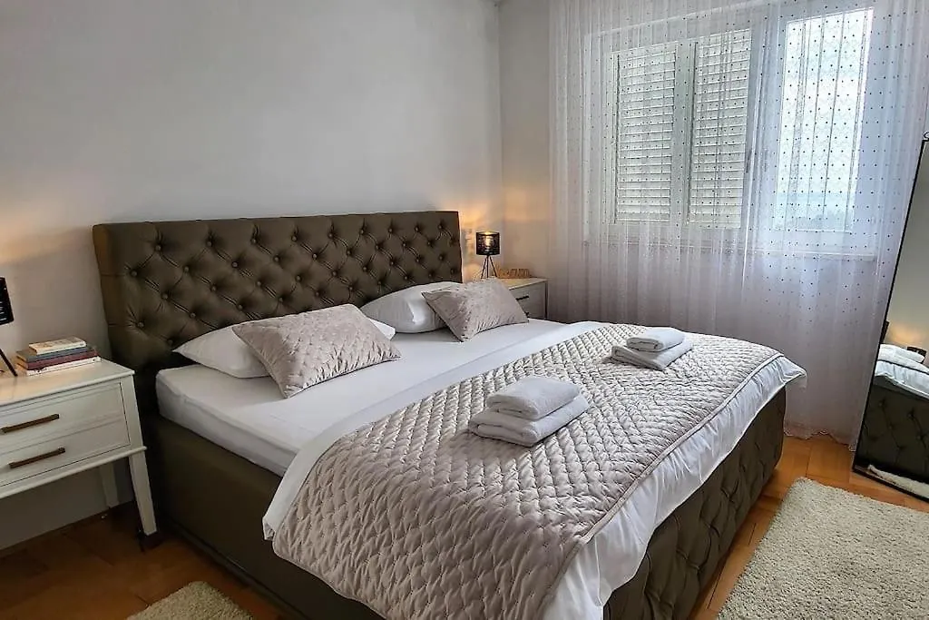 Sun Apartment With Sea View And Shared Pool 斯普利特