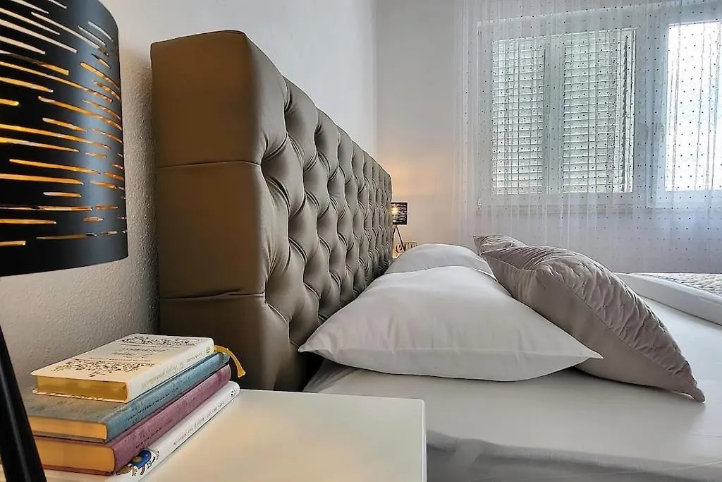 Sun Apartment With Sea View And Shared Pool 斯普利特