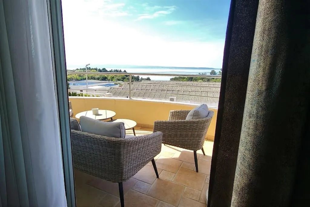 Sun Apartment With Sea View And Shared Pool Σπλιτ