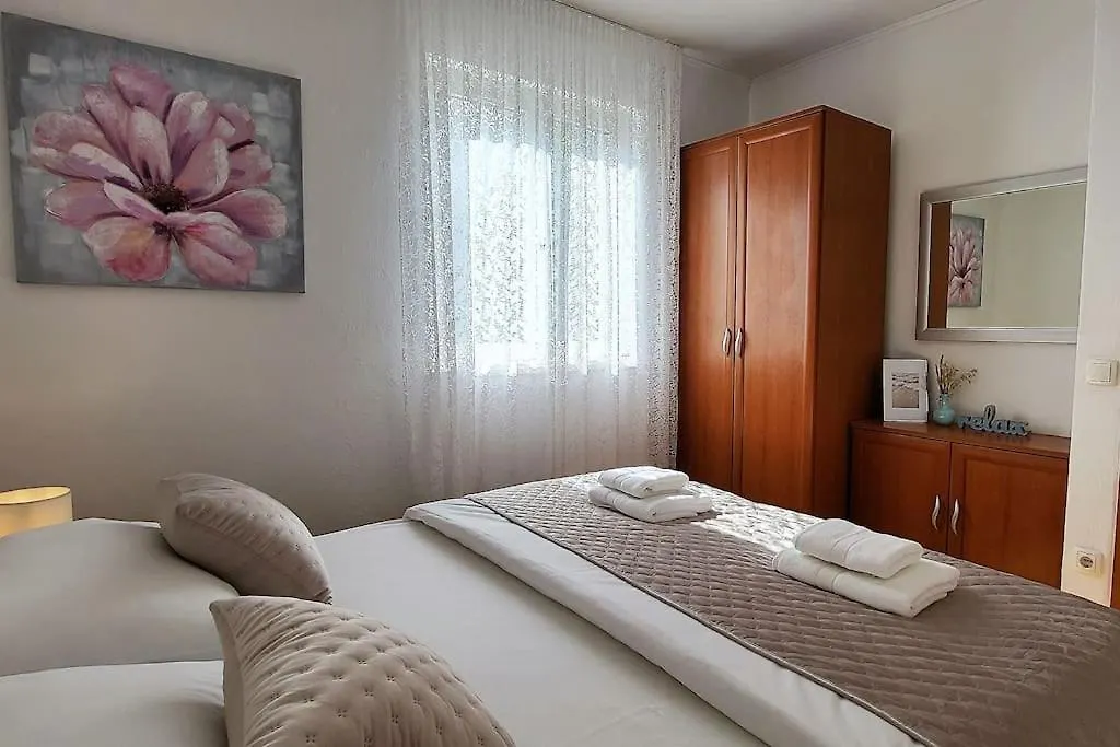 Sun Apartment With Sea View And Shared Pool Split 0*,  Croatia