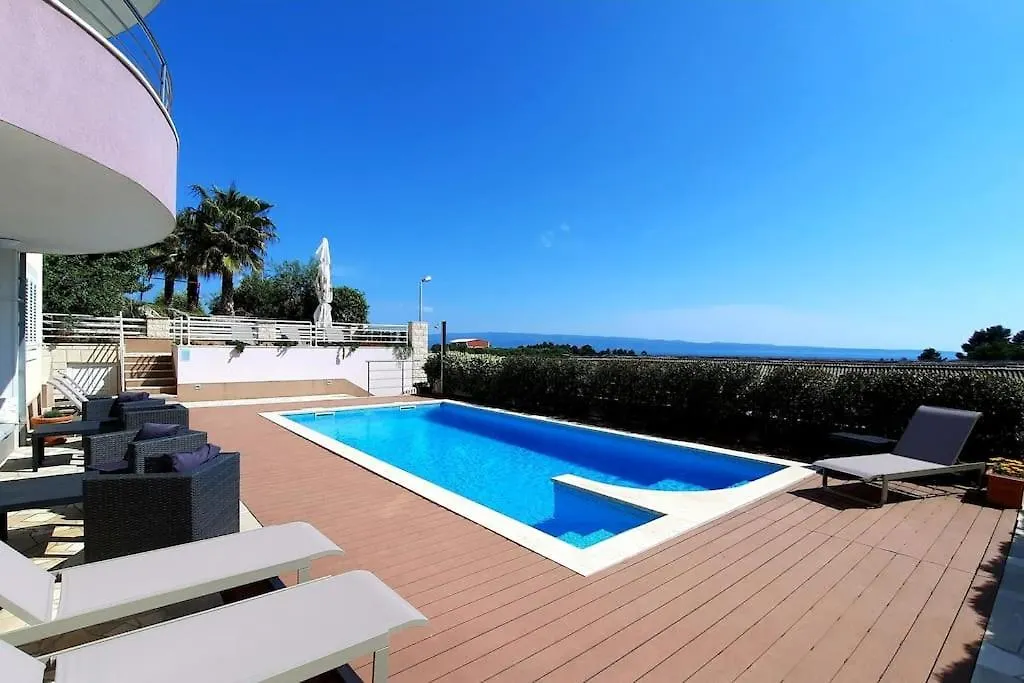Sun Apartment With Sea View And Shared Pool Split Croatia