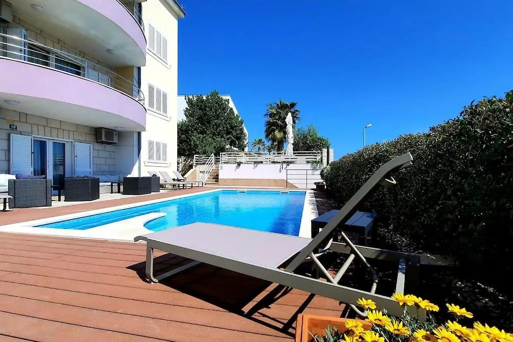 Sun Apartment With Sea View And Shared Pool Σπλιτ
